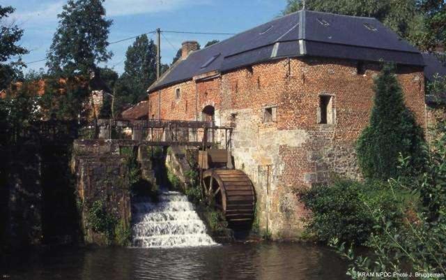 Le Groft Villa Rombies-et-Marchipont Exteriör bild